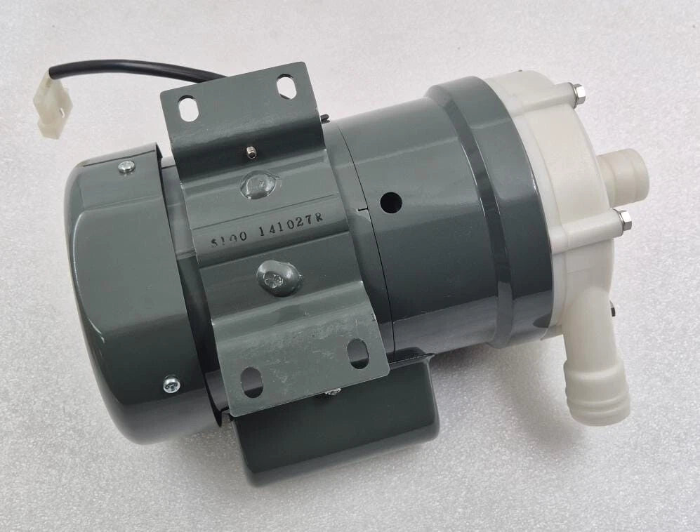 Iwaki MD-70R magnetic drive water pump industrial fluid transfer pump