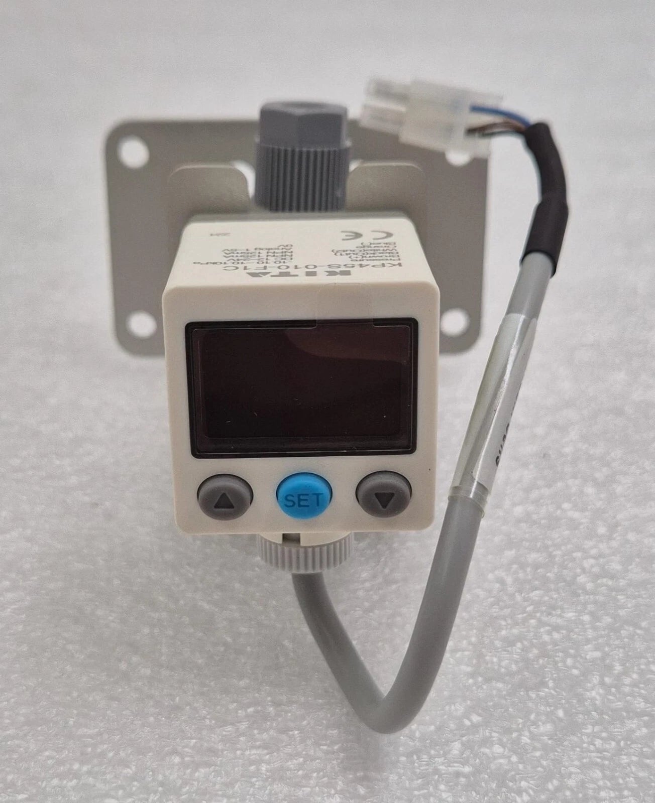 [LOT 2] KITA KP45S-010-F1C High Precision Digital Pressure Sensor Switch 12-24V