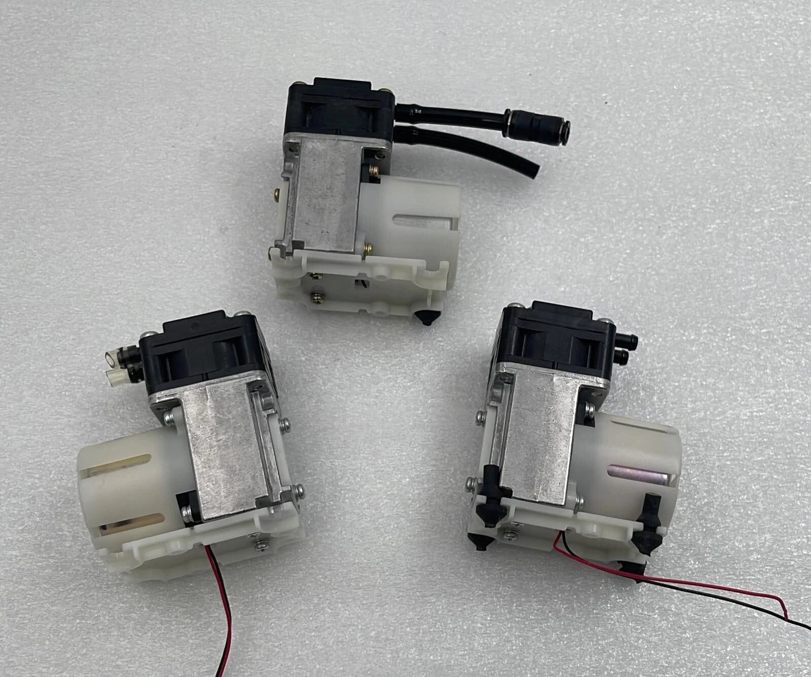 [LOT 3 PCS] Nitto Kohki DP0102S-0001 Compressor Vacuum Pump 24Vddc 0.5A **AS IS