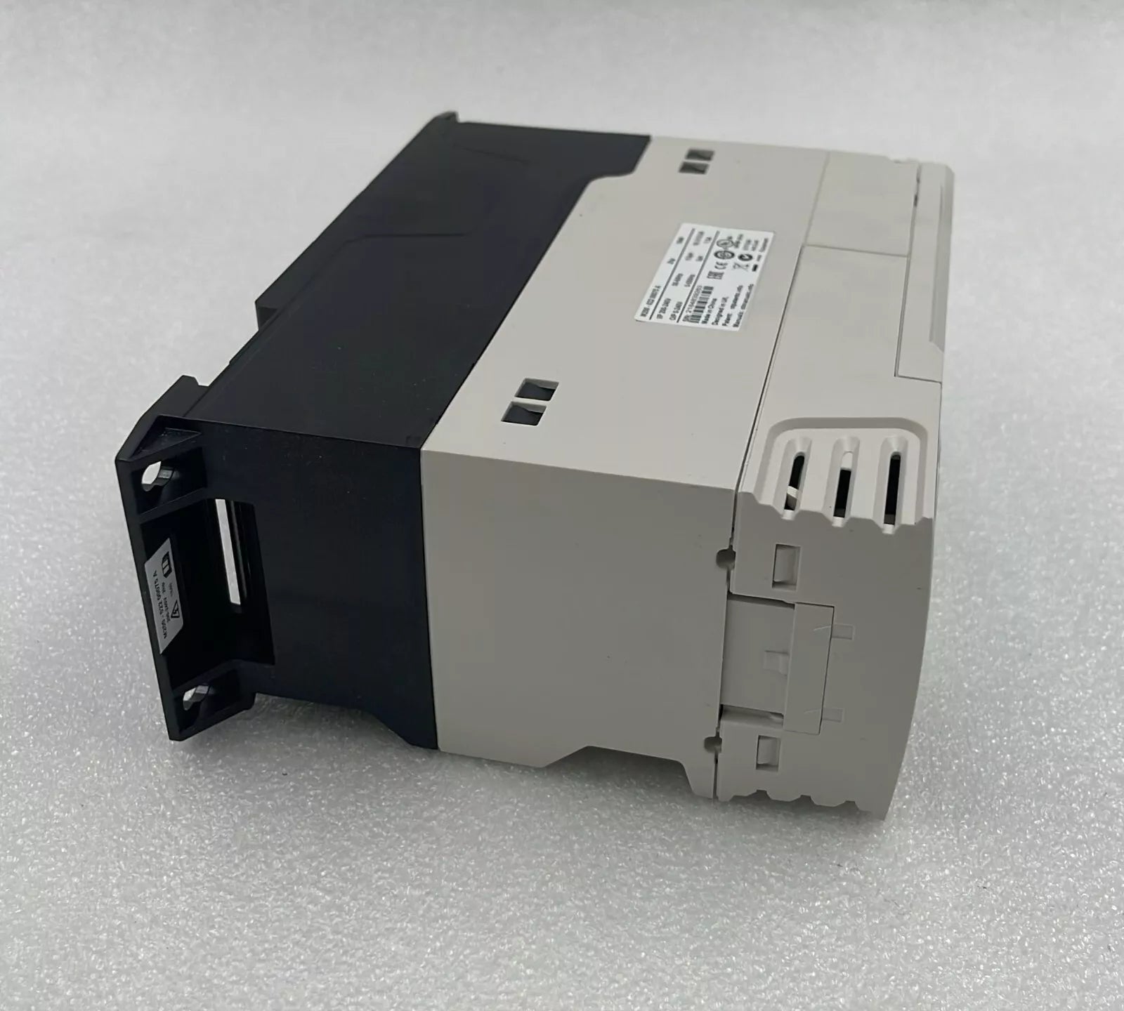 Nidec Control Techniques UNIDRIVE M200-022 00075 A