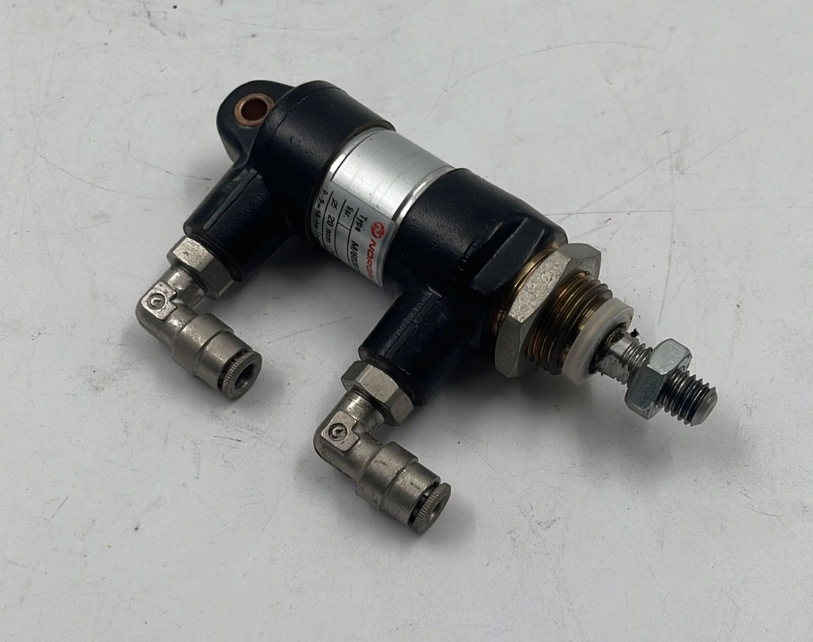 Norgren M/6020/25 double-acting pneumatic cylinder with 20 mm bore