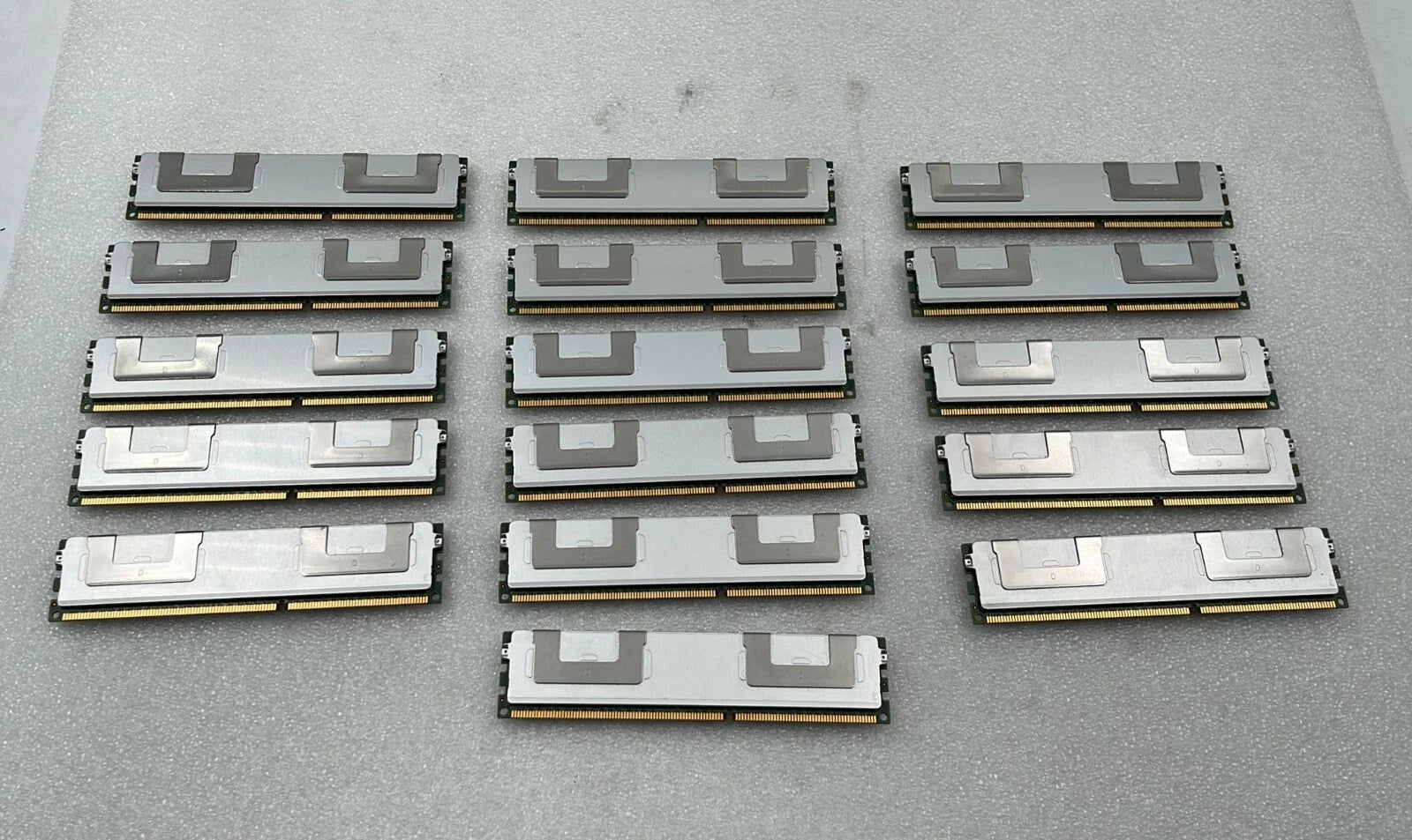 [LOT OF 16] SAMSUNG 16GB 4Rx4 PC3L-8500R-07-11-AB1-D3 M393B2K70DM0-YF8