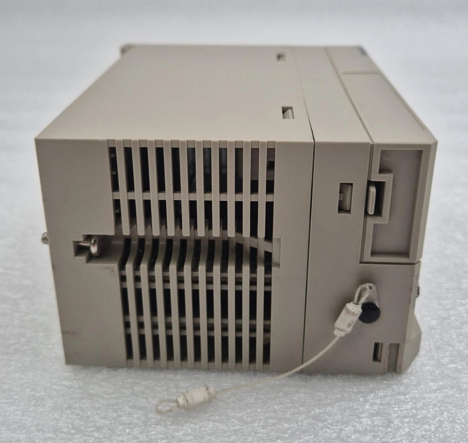 Omron CS1G-CPU42-E rear ventilation and power section