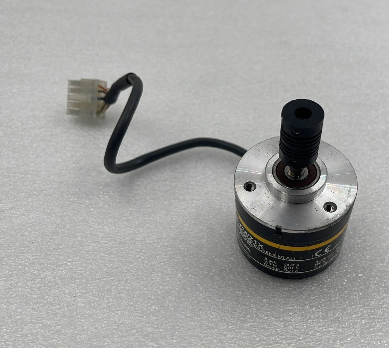 OMRON E6C2-CWZ1X Rotary Encoder 2000 P/R 5VDC