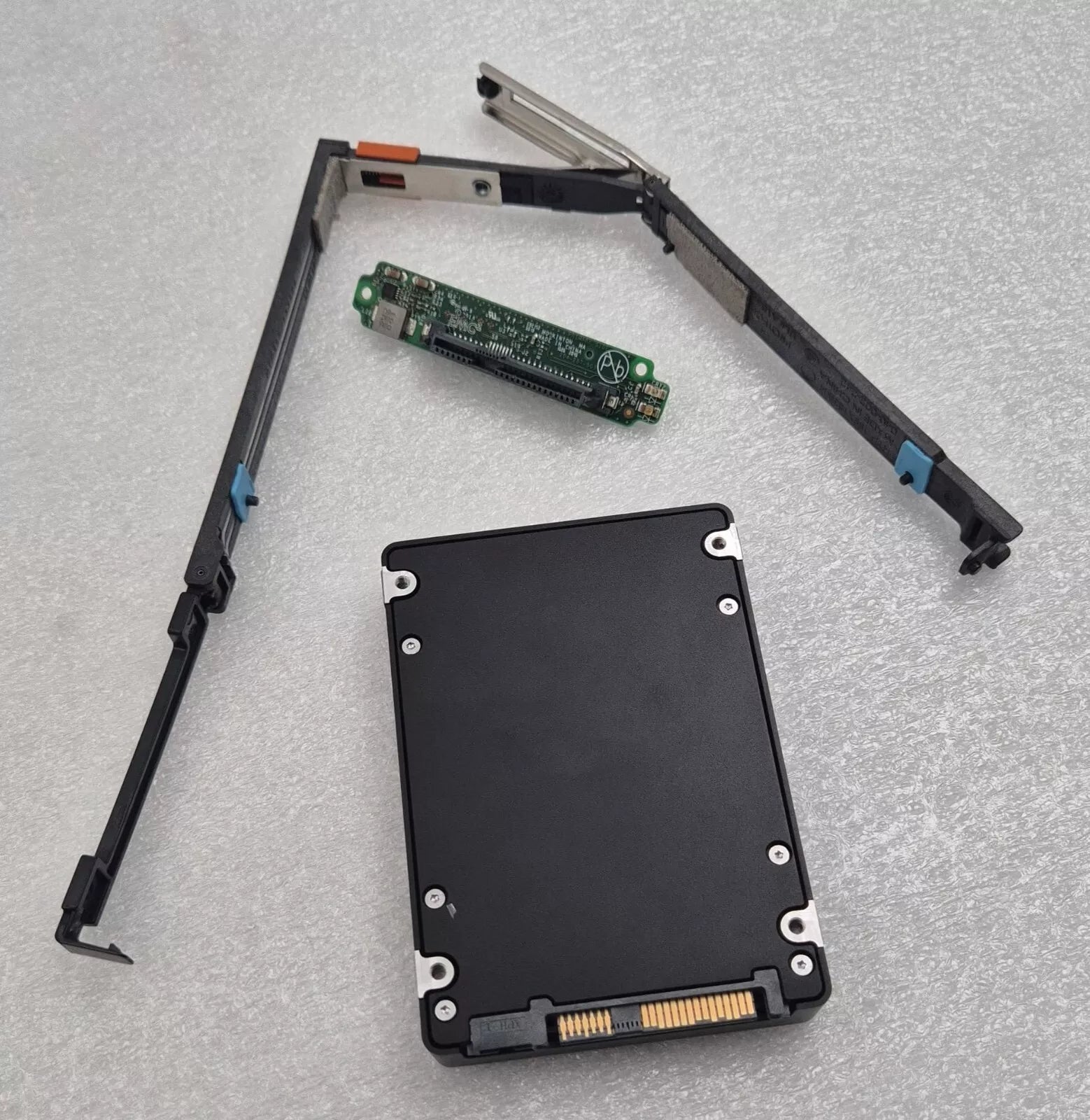 SAMSUNG 7.68TB SAS 12Gb/s 2.5" FLASH SSD MZ-ILS7T60 MZILS7T6HMLS-000C3 PM1633a