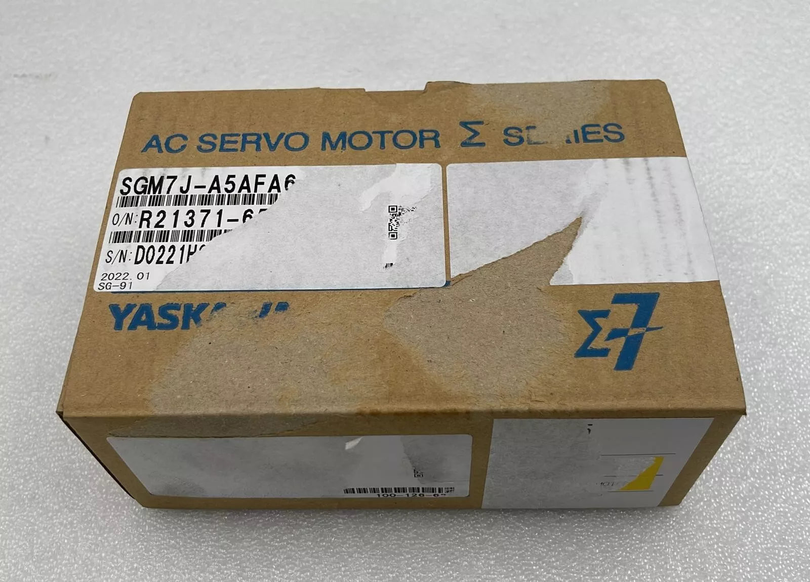 **NEW** YASKAWA SGM7J-A5AFA61 AC SERVO MOTOR