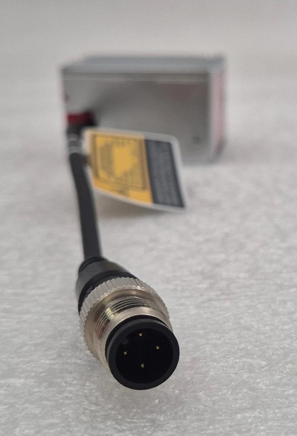 KEYENCE LR-TB5000C Laser Sensor Distance Detector 20-30VDC 1.0mW 660nm IO-Link