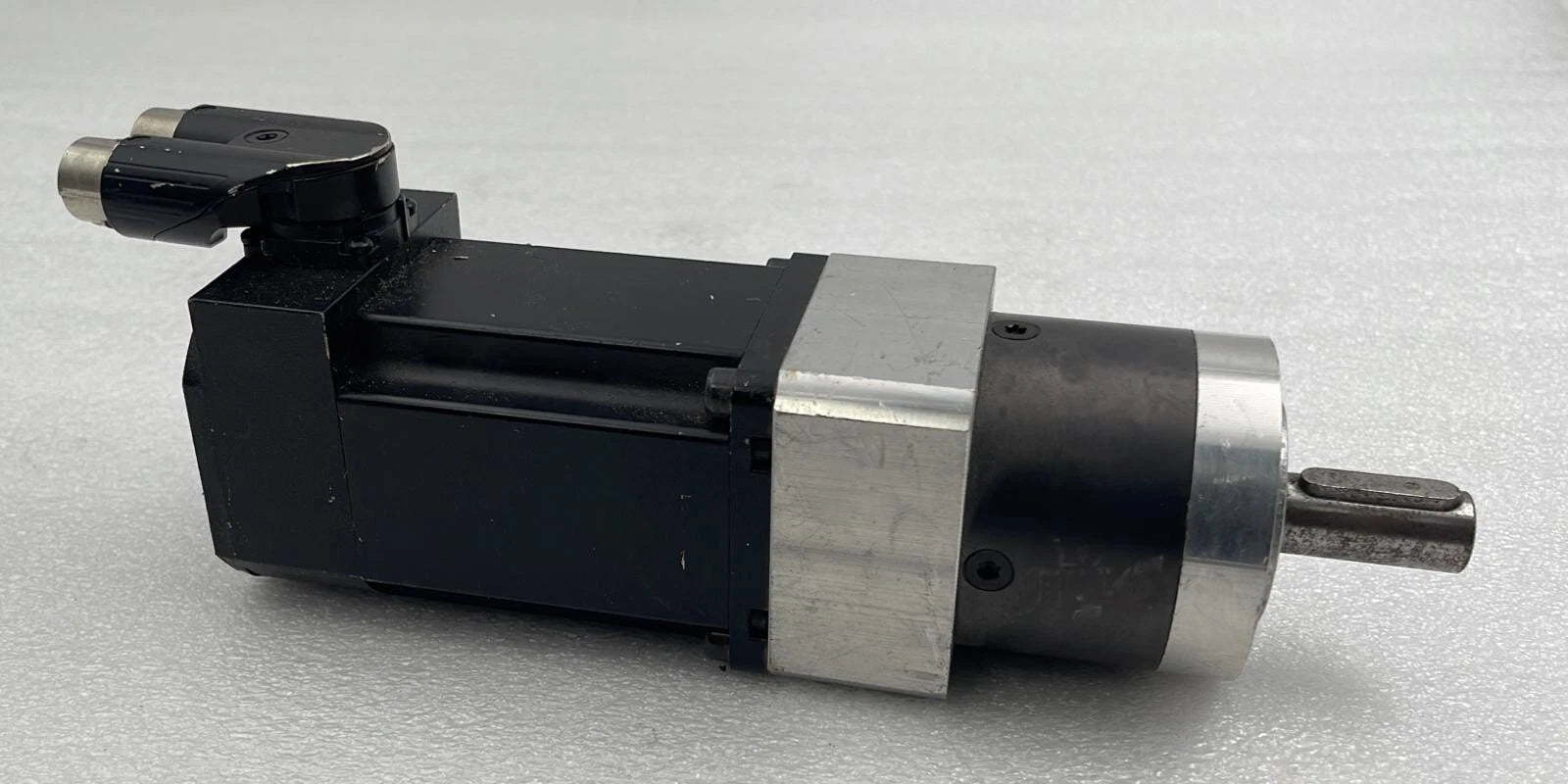 B&R Automation 8LVA23.R0030D000-0 Synchronous Servo Motor W/ 8GP30-060-010S2V2