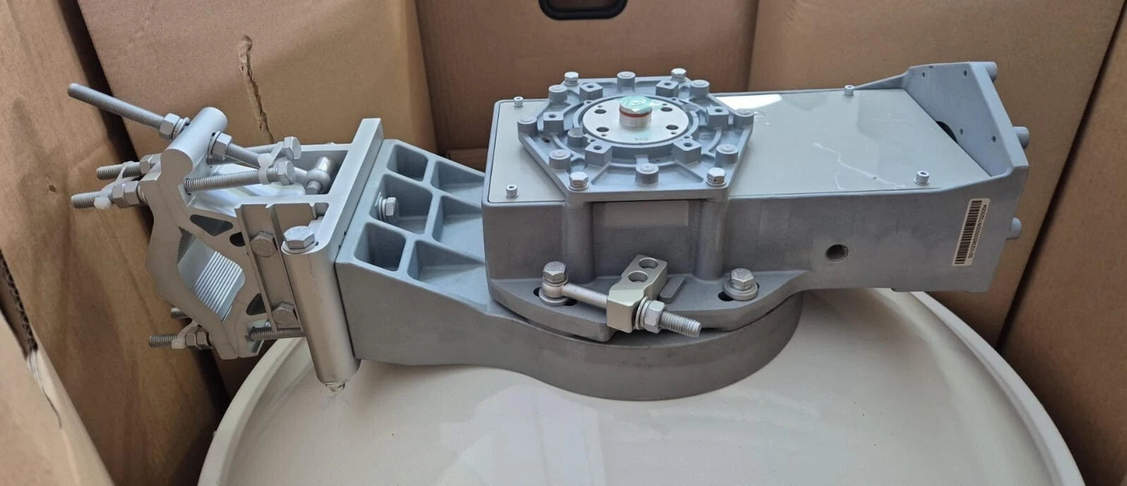 ERICSSON BFZ 622 72/AD26H R1B ANT2/2 C 0.6 18/80 HPX/HPX MINI-LINK Antenna *NEW*