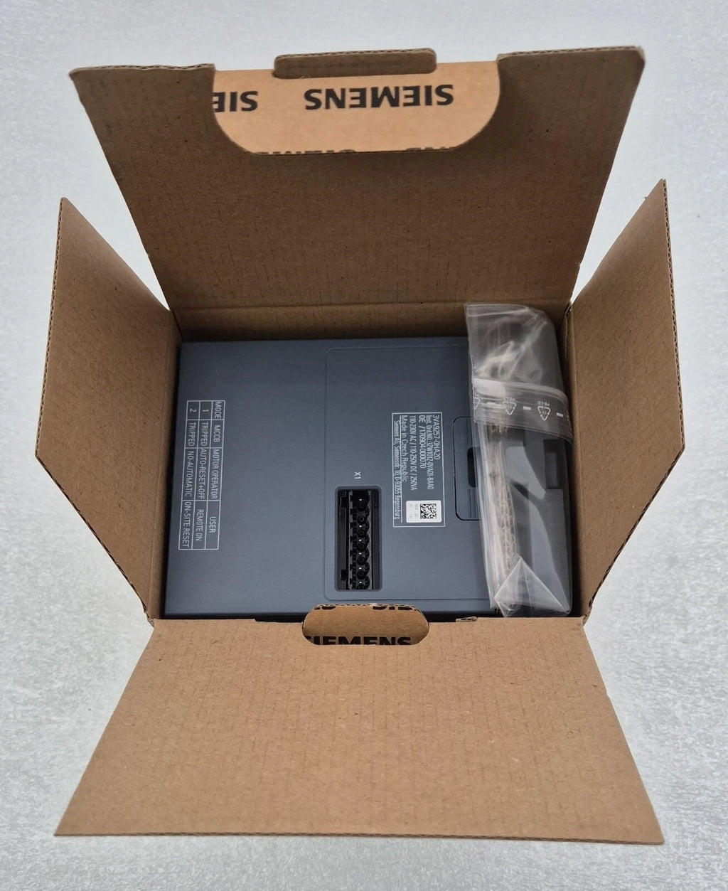**NEW** SIEMENS 3VA9257-0HA20 MO-motor operator MO320 110-230V