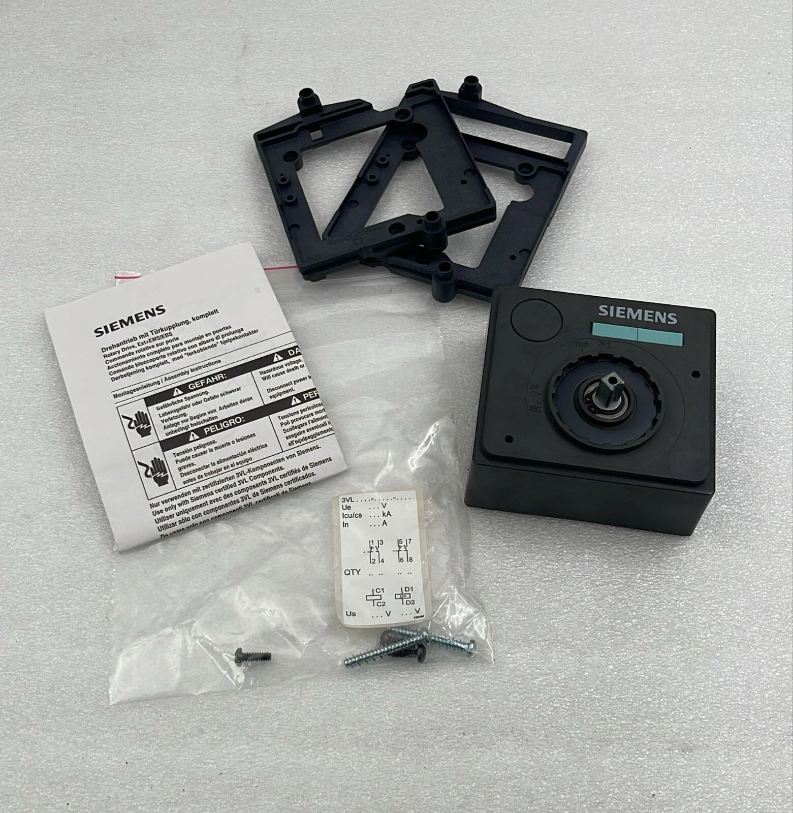 Siemens 3VL9300-3HE00 front mount rotary drive switch with mounting kit
