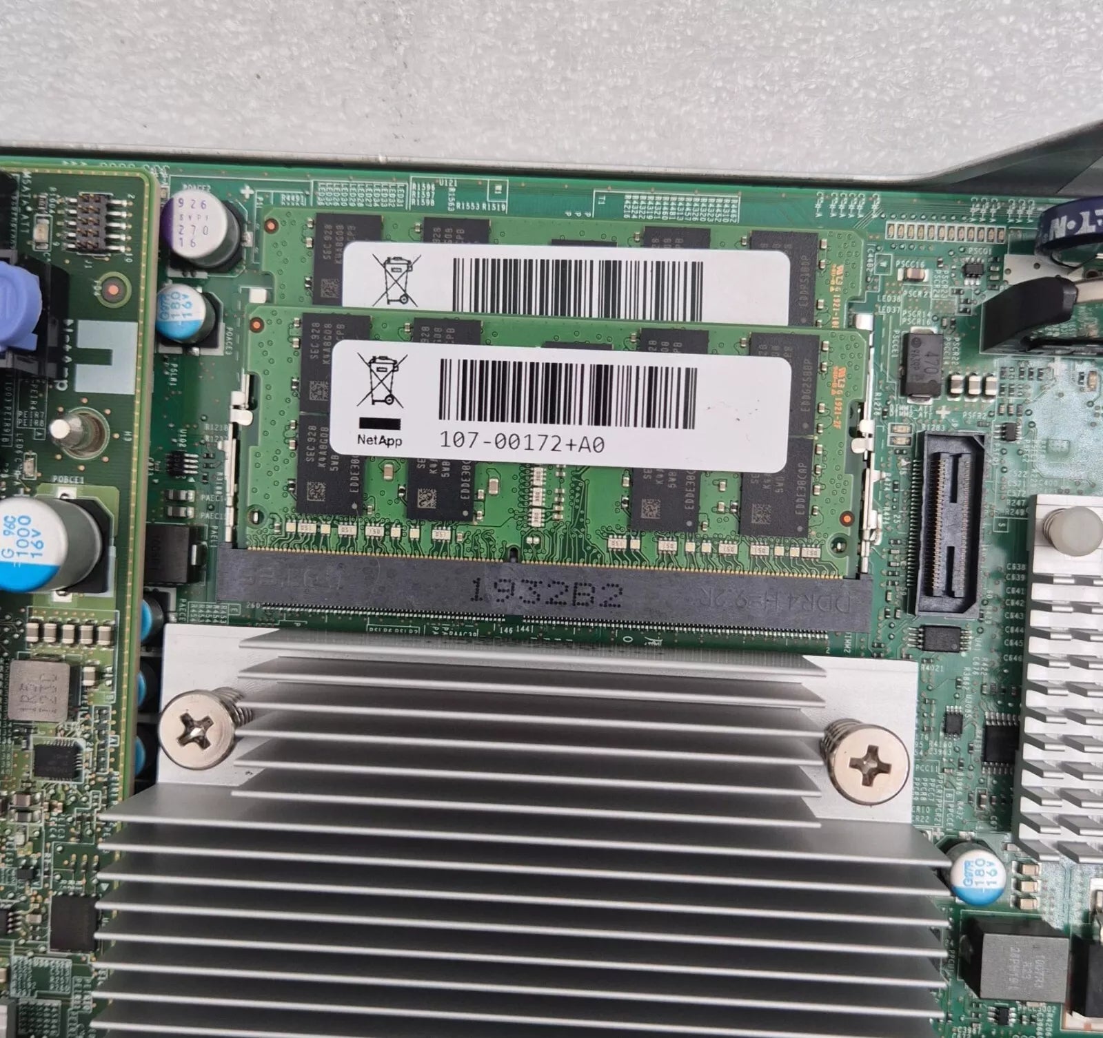 NetApp 111-03964+E3 SAS WWN X128 Storage Controller