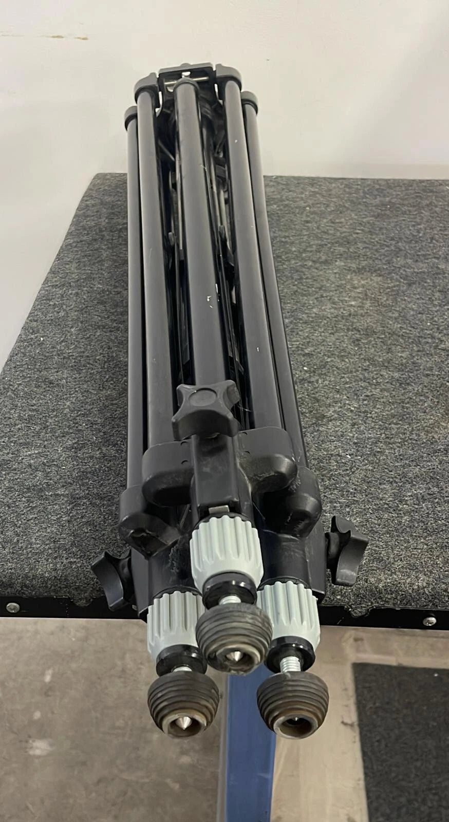 Manfrotto 028B Camera Tripod 3-Section TRIMAN CAMERA TRPD BLK W/O HD