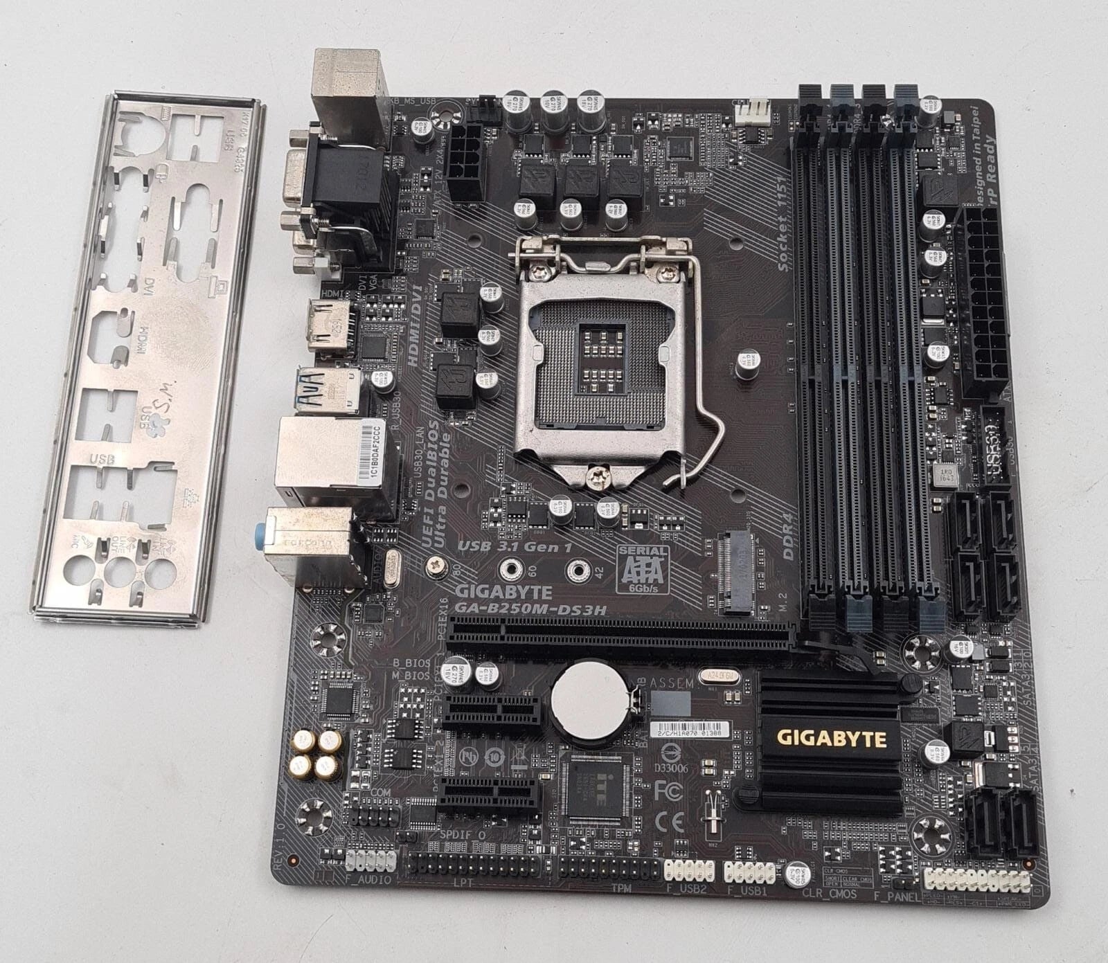 GIGABYTE GA-B250M-DS3H MicroATX LGA1151 DDR4 motherboard with I/O shield
