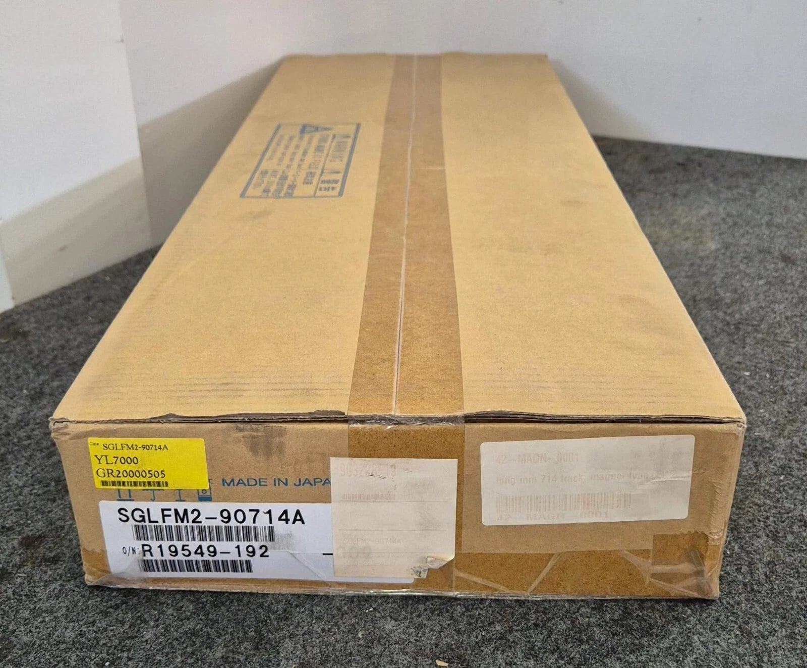 NEW SEALED - YASKAWA SGLFM2-90714A Linear Σ Series Magnetic Rail 714mm track