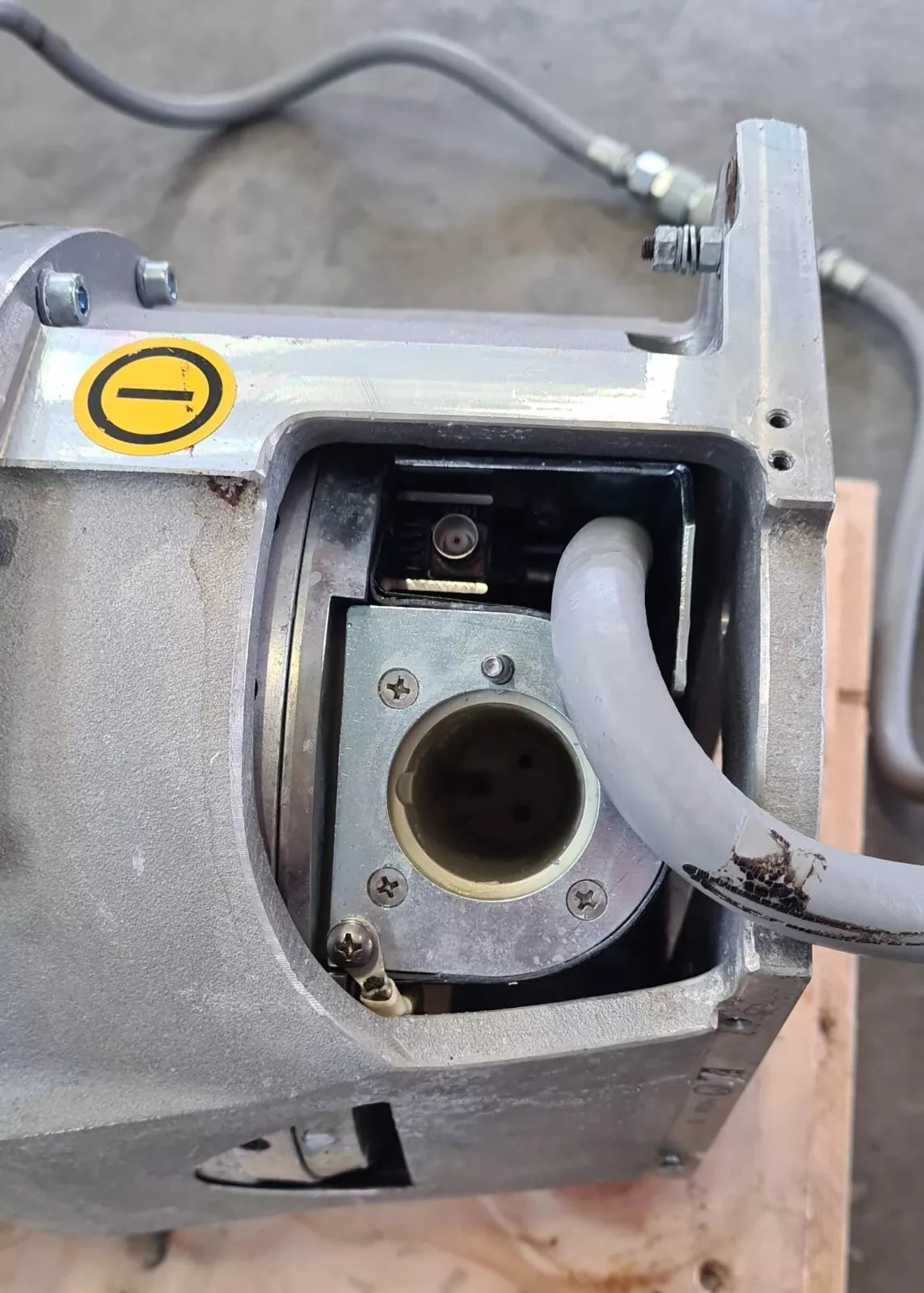 Philips MRC 200 tube housing connector opening detail