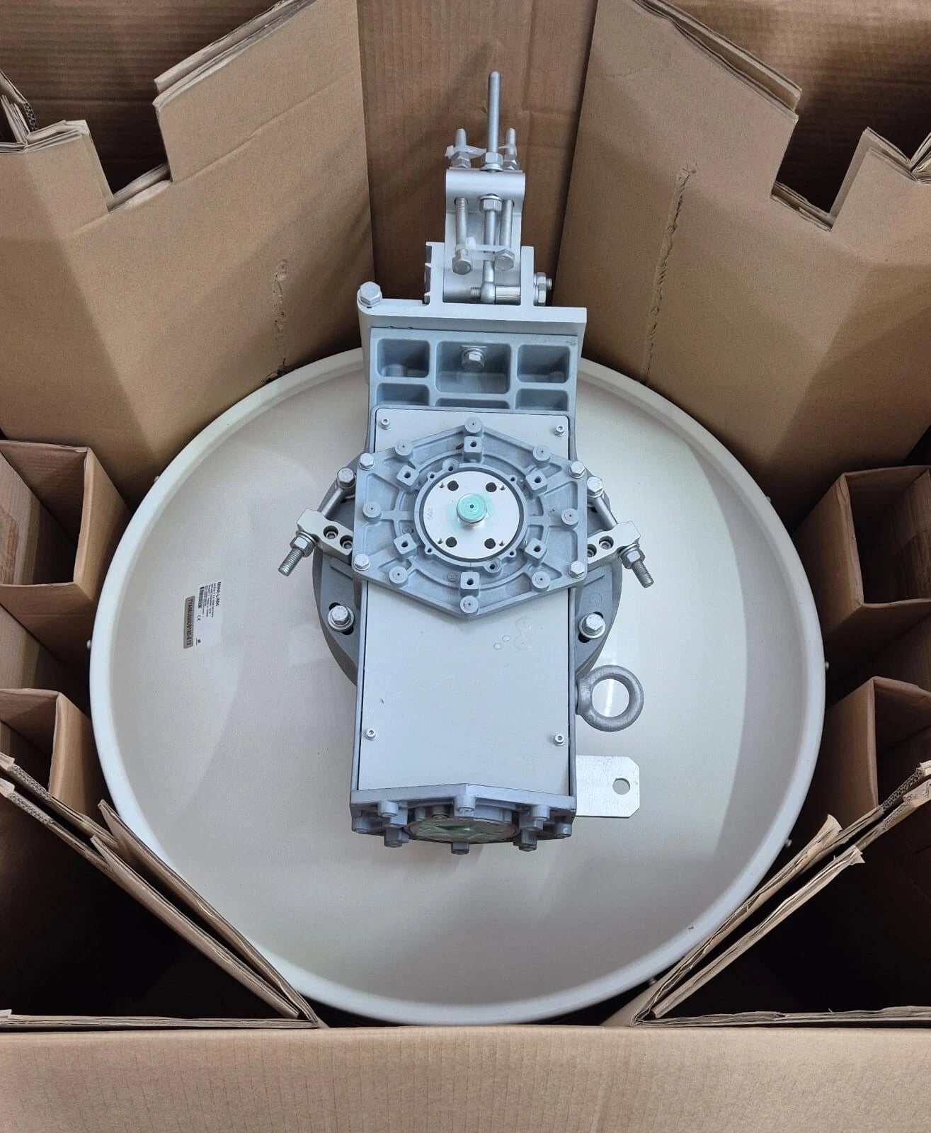 ERICSSON BFZ 622 72/AD26H R1B ANT2/2 C 0.6 18/80 HPX/HPX MINI-LINK Antenna *NEW*